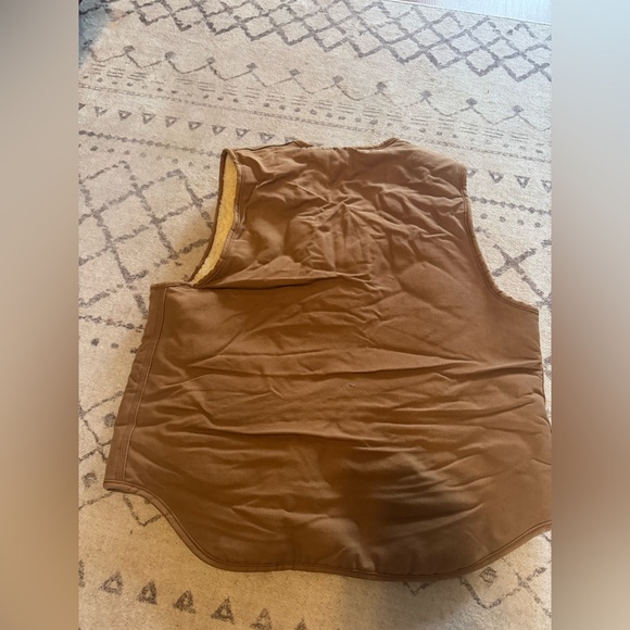 Men’s Carhartt Sherpa lined vintage style canvas vest in a size large - Picture 2 of 5